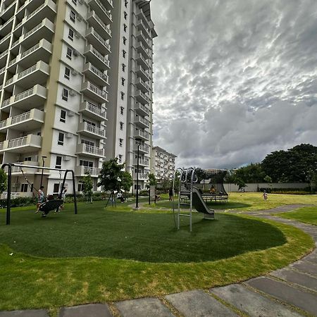 2 Bedroom Condo Unit Near Sm Bf & Naia At The Atherton By Dmci With 2 Balcony Paranaque City Exterior foto