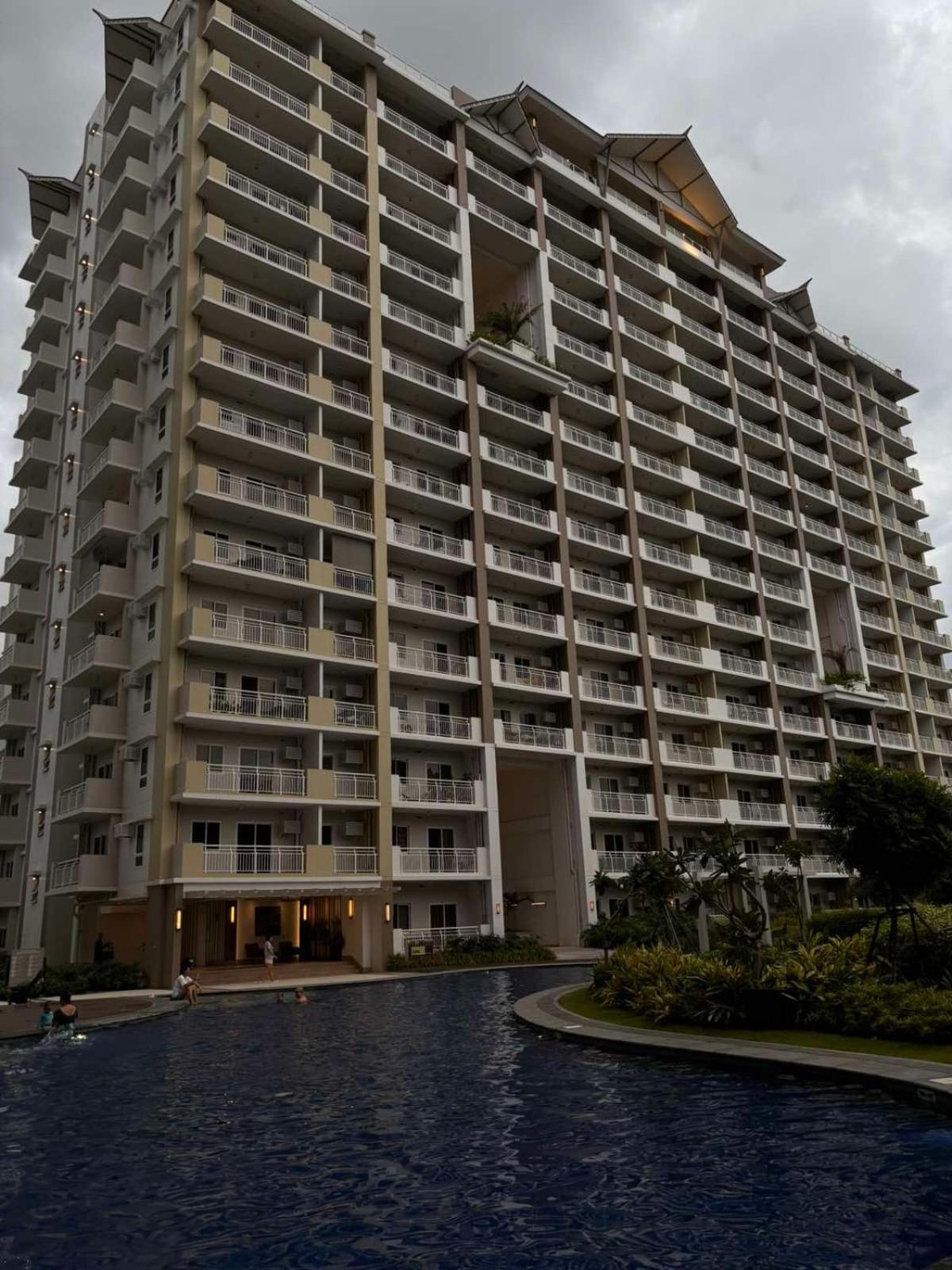 2 Bedroom Condo Unit Near Sm Bf & Naia At The Atherton By Dmci With 2 Balcony Paranaque City Exterior foto